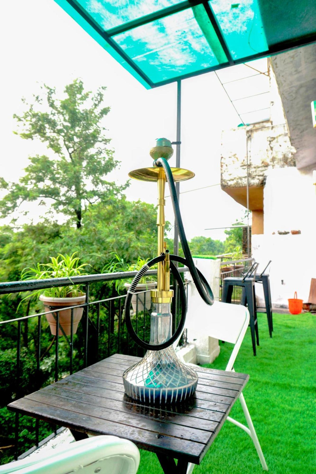 Apartment Creaky Lakeside Vintage Retreat *